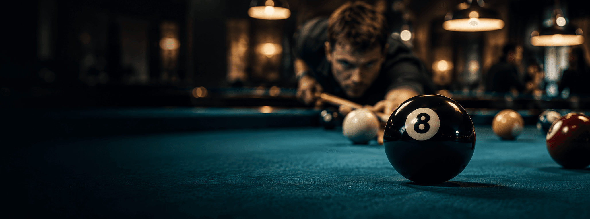 8-ball på biljardbord